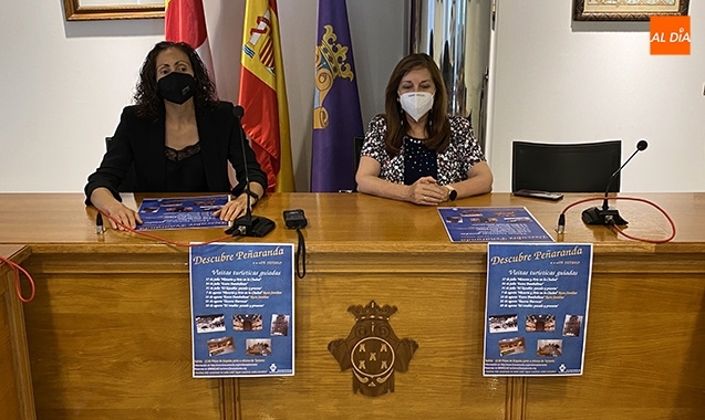La alcaldesa Carmen Ávila y la concejal Pilar García, presentaban el programa Descubre Peñaranda