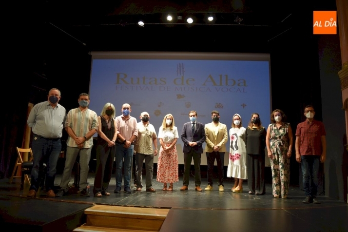 Autoridades presentes en la inauguración del festival / Pedro Zaballos