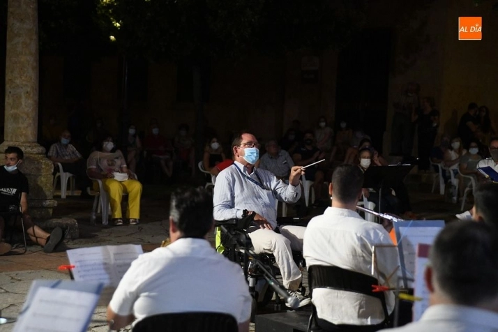 Foto 2 - La Banda Municipal de M&uacute;sica engrandece el d&iacute;a principal de homenaje a Herrasti  