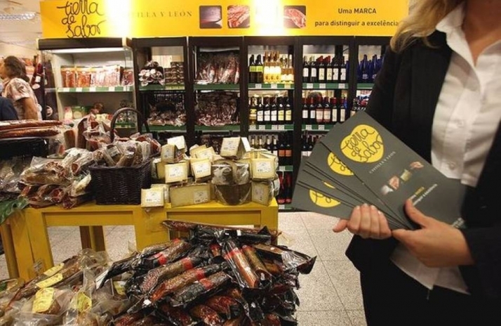 Imagen de archivo de un stand promocional de la marca de calidad Tierra de Sabor