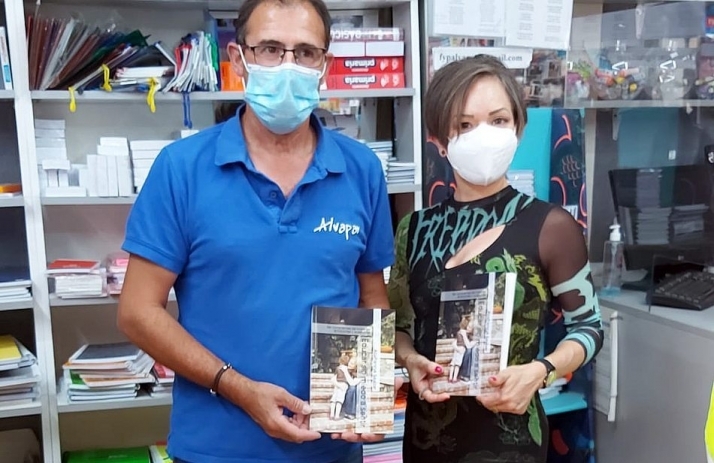 Afrancys Salazar en la presentación de su segundo libro en Santa Marta de Tormes