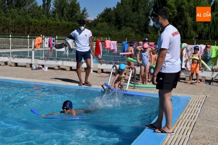 Foto 4 - Arrancan los cursos de nataci&oacute;n en las piscinas municipales de Alba de Tormes con todas las plazas ...