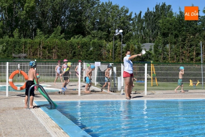 Foto 2 - Arrancan los cursos de nataci&oacute;n en las piscinas municipales de Alba de Tormes con todas las plazas ...
