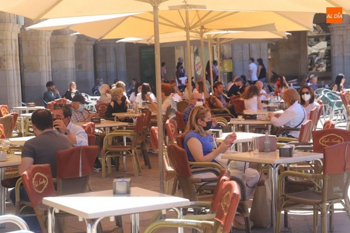 Foto de archivo de una terraza de hostelería en Salamanca