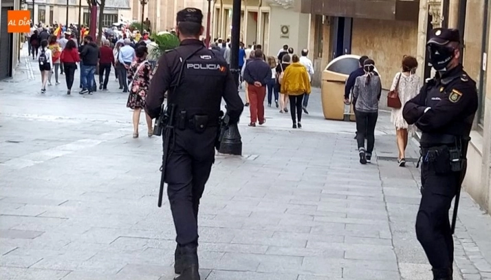 Foto de archivo de agentes de la Policía Nacional en el centro de Salamanca