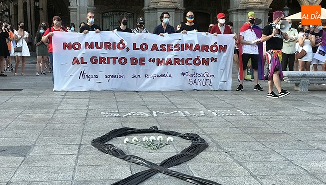 Cientos de personas participan en la concentración de repulsa al asesinato de Samuel en A Coruña