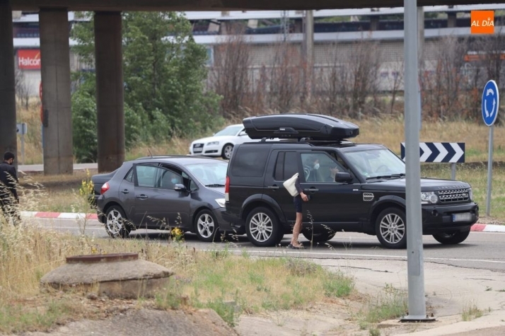 Colisión entre dos turismos en la rotonda grande, frente al Helmántico. Foto de Lydia González
