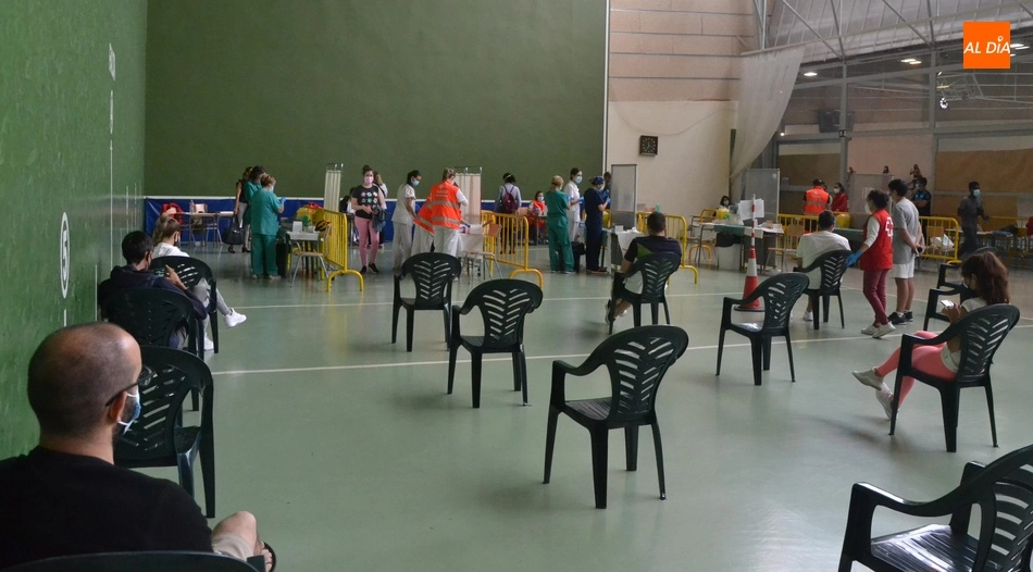 Foto 8 - Comienza la vacunaci&oacute;n de los millenials de la comarca de Ciudad Rodrigo  