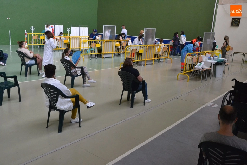 Foto 6 - Comienza la vacunaci&oacute;n de los millenials de la comarca de Ciudad Rodrigo  