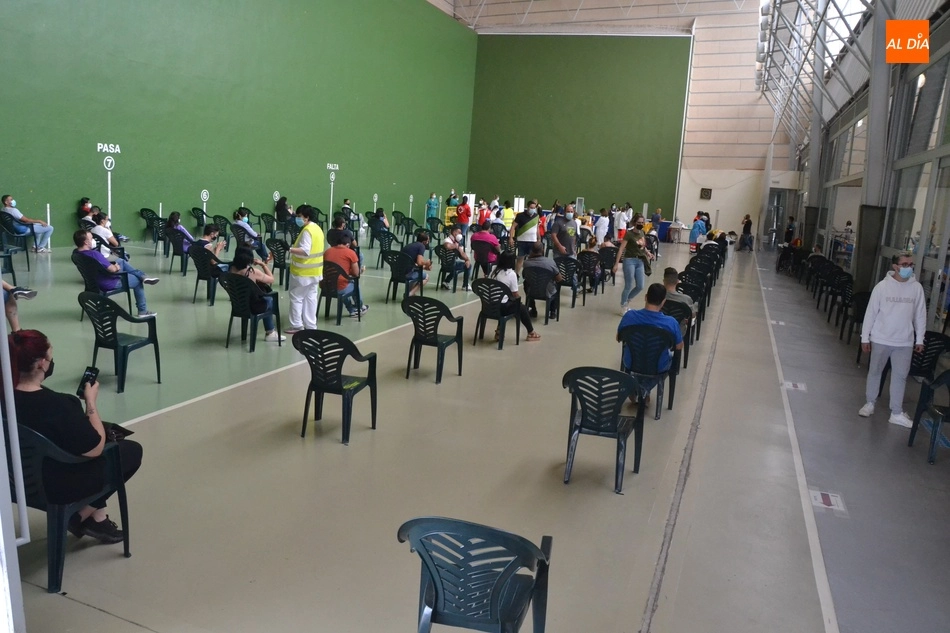 Foto 3 - Comienza la vacunaci&oacute;n de los millenials de la comarca de Ciudad Rodrigo  