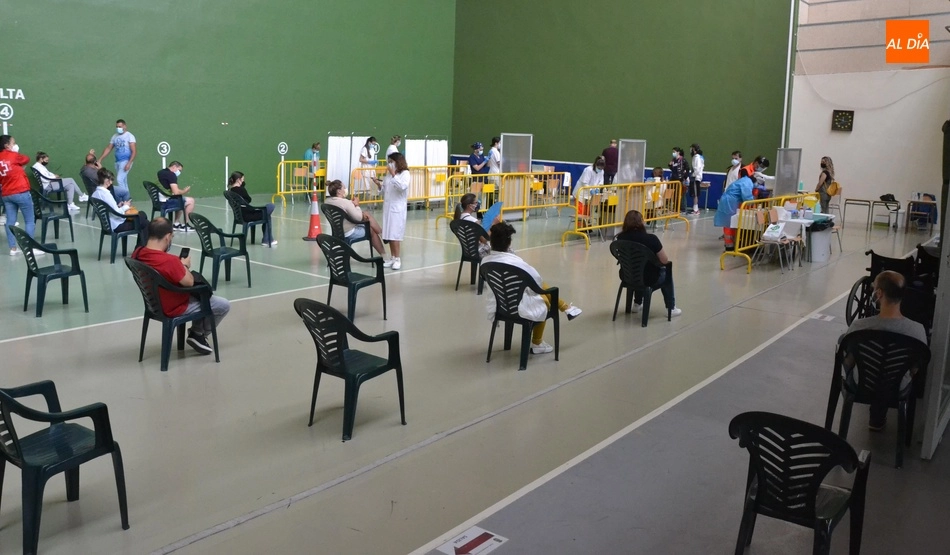 Foto 5 - Comienza la vacunaci&oacute;n de los millenials de la comarca de Ciudad Rodrigo  
