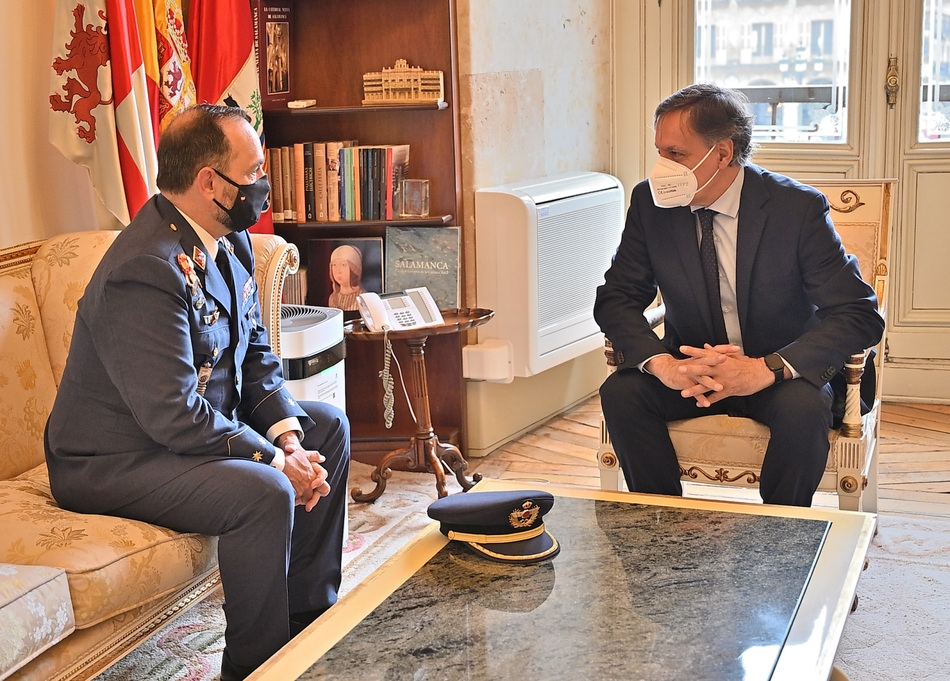 El coronel jefe de Matacán y el alcalde de Salamana