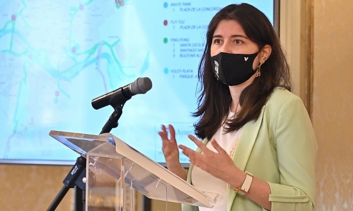 La concejala de Medio Ambiente, Parques y Jardines, Miryam Rodríguez, presenta las nuevas zonas para ejercicio físico en parques y plazas de la ciudad
