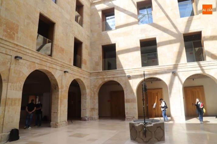 Patio restaurado del antiguo colegio San Bartolomé. Foto de Lydia González