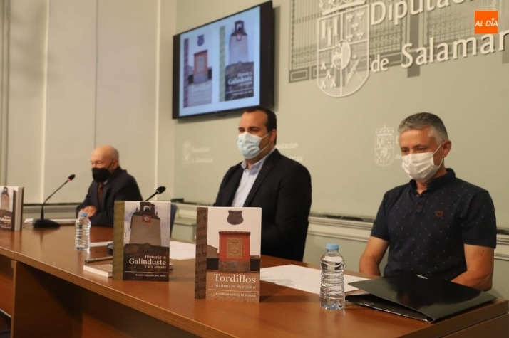 El diputado de Cultura, David Mingo, junto a los alcaldes de Galinduste, José Lucas Sánchez, y de Tordillos, Ángel Luis Alonso. Foto de Lydia González