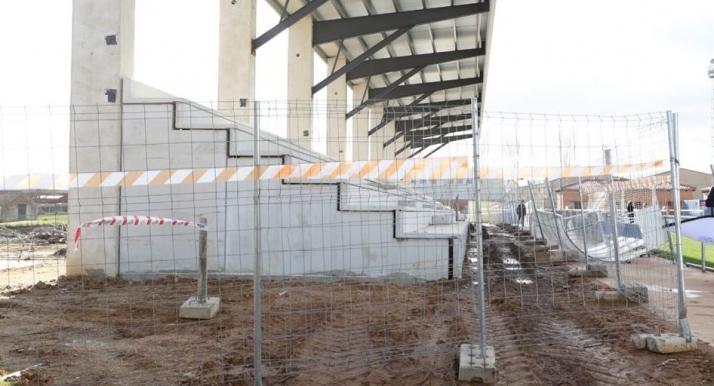Obras en el campo de fútbol Reina Sofía. Foto PSOE Salamanca