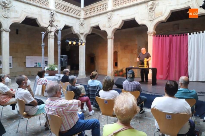 Actuación de Fernando Saldaña, este jueves en la Casa de las Conchas. Foto: Lydia González