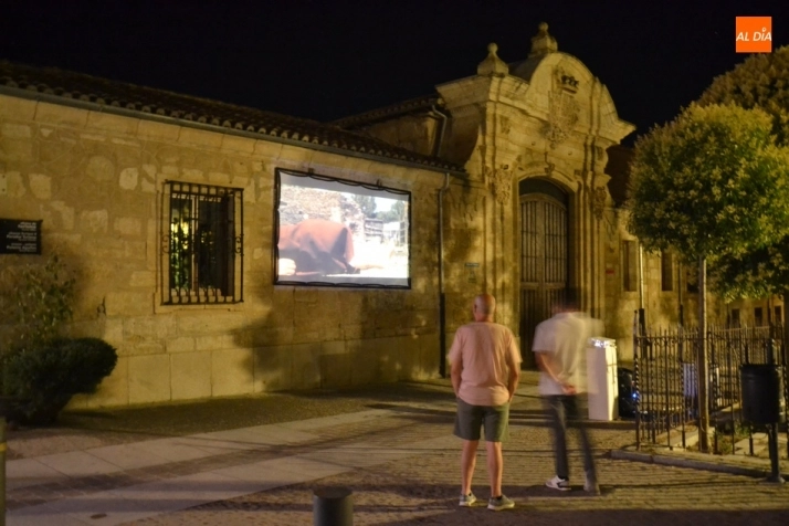 Foto 7 - Estrenadas las proyecciones callejeras de cortos en torno a la Guerra de la Independencia  