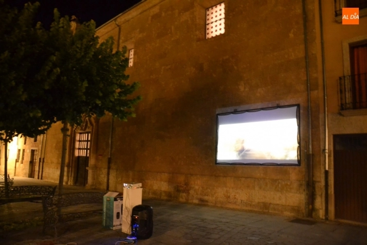 Foto 4 - Estrenadas las proyecciones callejeras de cortos en torno a la Guerra de la Independencia  