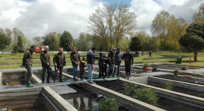 Foto de archivo, anterior a la pandemia, de la piscifactoria de Galisancho