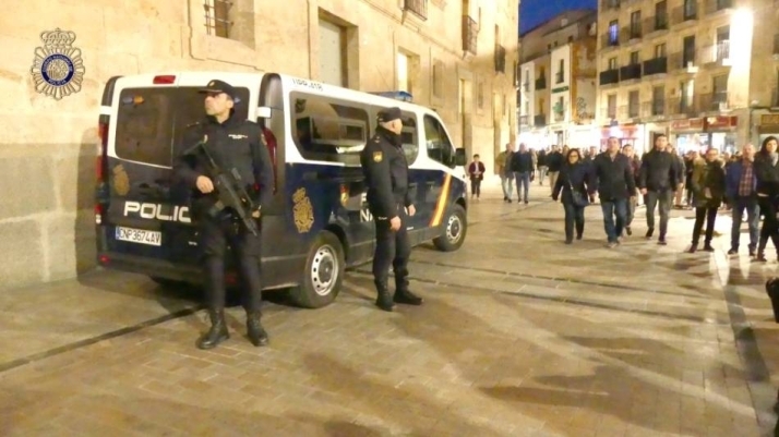 Agentes de la Policía Nacional en el centro de Salamanca