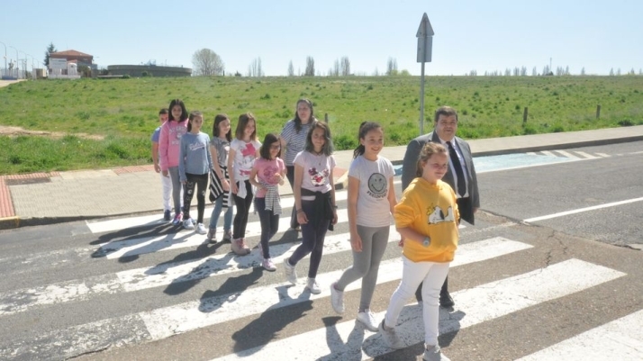 El concejal de Educación acompaña a un grupo de escolares del municipio