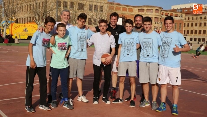 Un grupo de alumnos antes de una actividad. Fotos: Alberto Martín