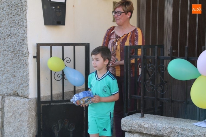 Jaime celebra su octavo cumpleaños en Villavieja con la felicitación de los Bomberos de...