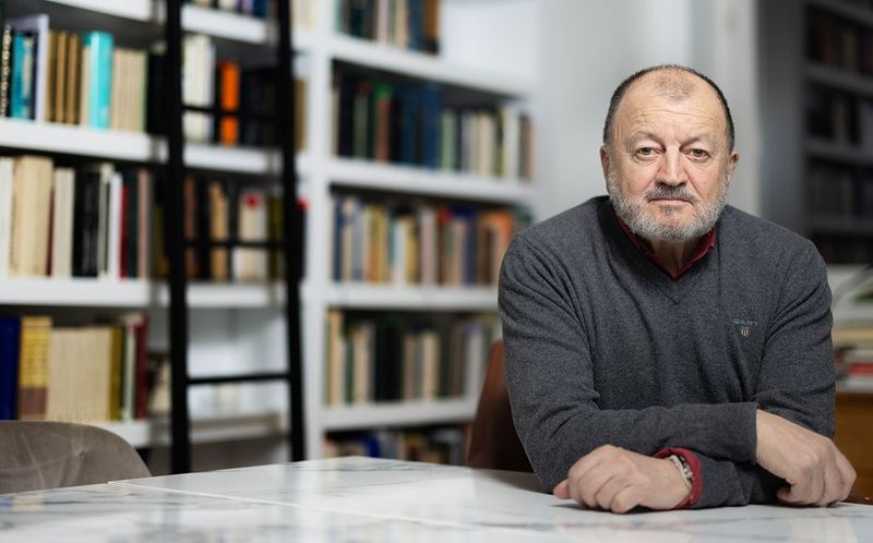 Alejandro Gándara presenta Primer amor, una novela sobre la complejidad de las emociones humanas