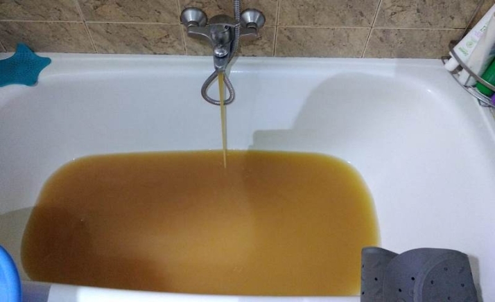 Los cortes en el suministro de agua traen también de cabeza a los vecinos de Águeda