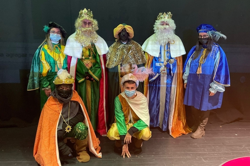 Los vecinos de Sancti-Spíritus arropan a los Reyes Magos en su visita