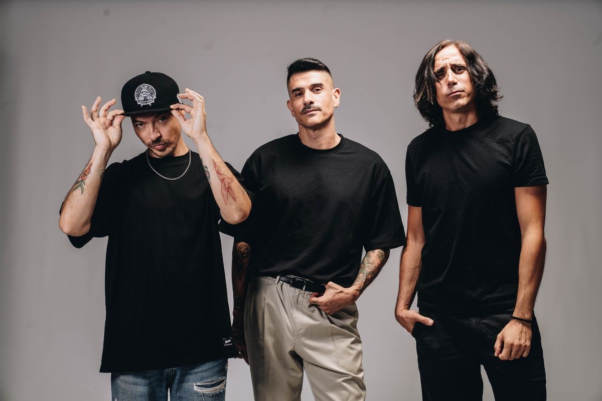 Álvaro Benito, vocalista de Chicle, antes de su concierto en Salamanca: Es doblemente especial: por ser el primero y por ser en mi tierra