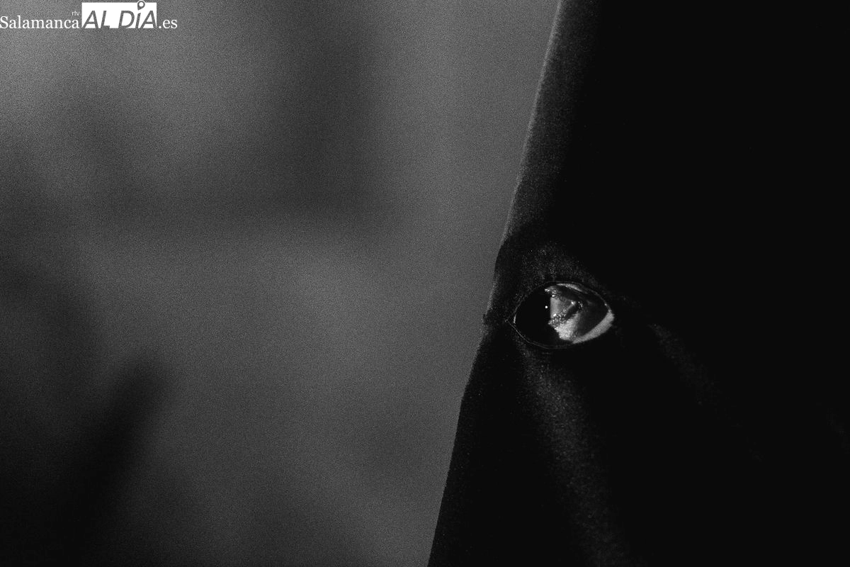 La Semana Santa de Salamanca, en blanco y negro | Fotos: David Sañudo