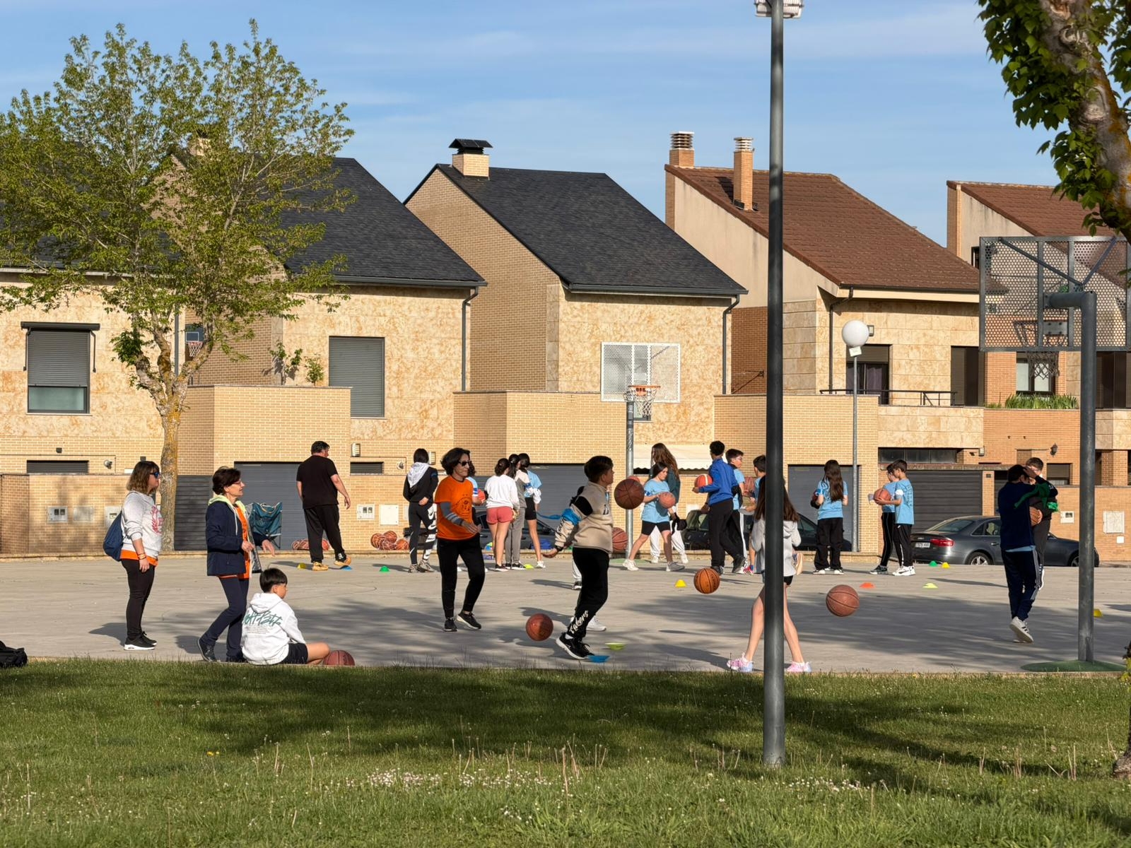 Villamayor saca la Educación Física a la calle con una jornada deportiva e inclusiva