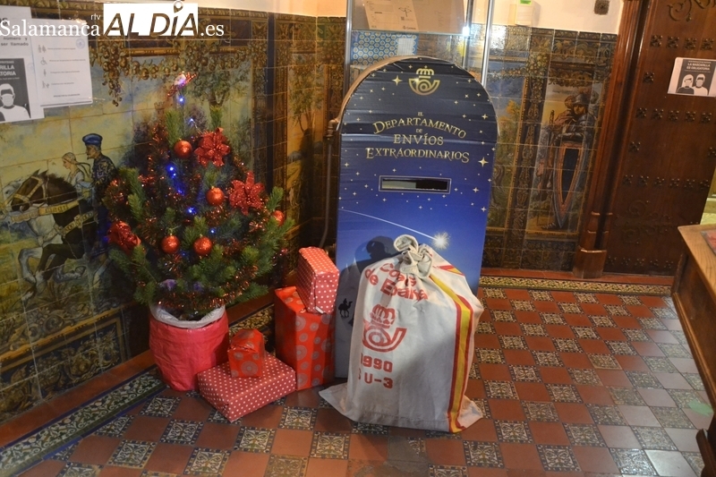Correos instala un buzón destinado al ‘Departamento de Envíos Extraordinarios’