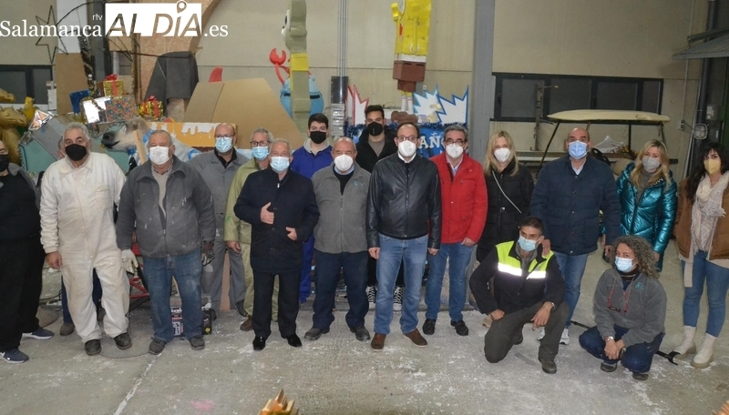 Los Amigos de la Ilusión ultiman las carrozas para una Cabalgata más larga sin caramelos ni paradas