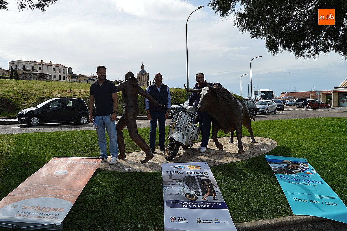 La Ruta de Vespas del Toro Bravo reúne a 60 pilotos en Ciudad Rodrigo
