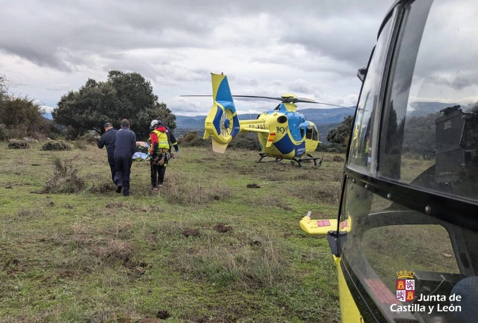 Un varón es trasladado en helicóptero con síntomas de infarto