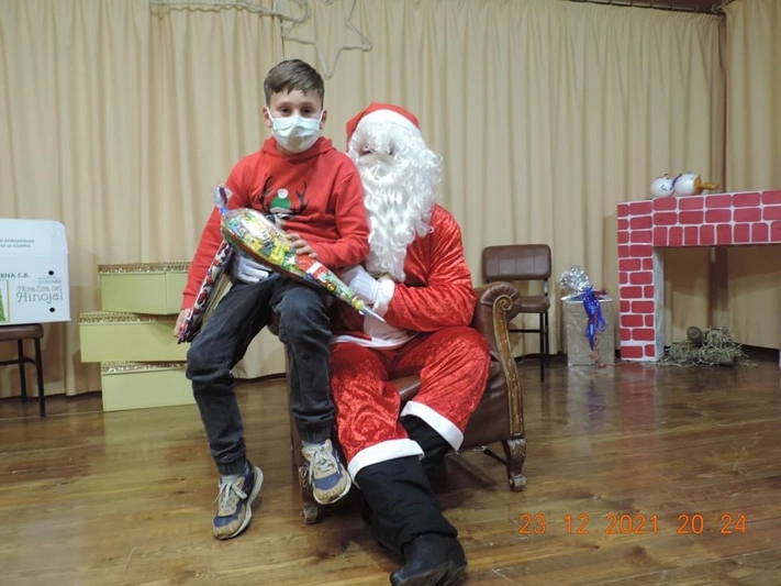 Foto 10 - Cuentos, magia y la visita de Papa Noel hacen disfrutar a grandes y peque&ntilde;os en Aldearrubia