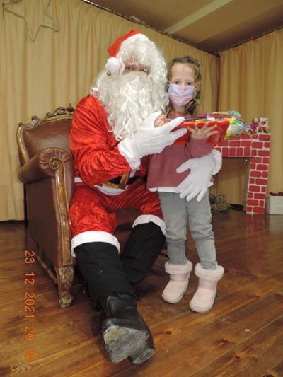 Foto 7 - Cuentos, magia y la visita de Papa Noel hacen disfrutar a grandes y peque&ntilde;os en Aldearrubia