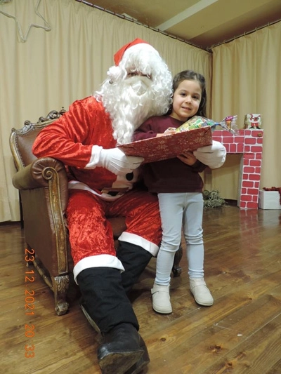 Foto 6 - Cuentos, magia y la visita de Papa Noel hacen disfrutar a grandes y peque&ntilde;os en Aldearrubia
