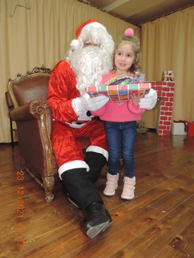 Foto 5 - Cuentos, magia y la visita de Papa Noel hacen disfrutar a grandes y peque&ntilde;os en Aldearrubia
