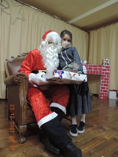 Foto 4 - Cuentos, magia y la visita de Papa Noel hacen disfrutar a grandes y peque&ntilde;os en Aldearrubia