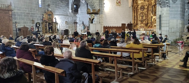 La iglesia parroquial de Macotera acoge el concierto navideño de la Escuela de dulzaina y percusión  