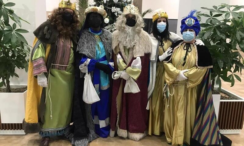 Los Reyes Magos visitan a los niños del Hospital de Salamanca