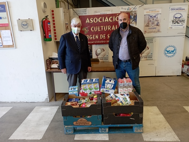 La Asociación Cultural Virgen de Sacedón entrega 249 kilos de productos al Banco de Alimentos