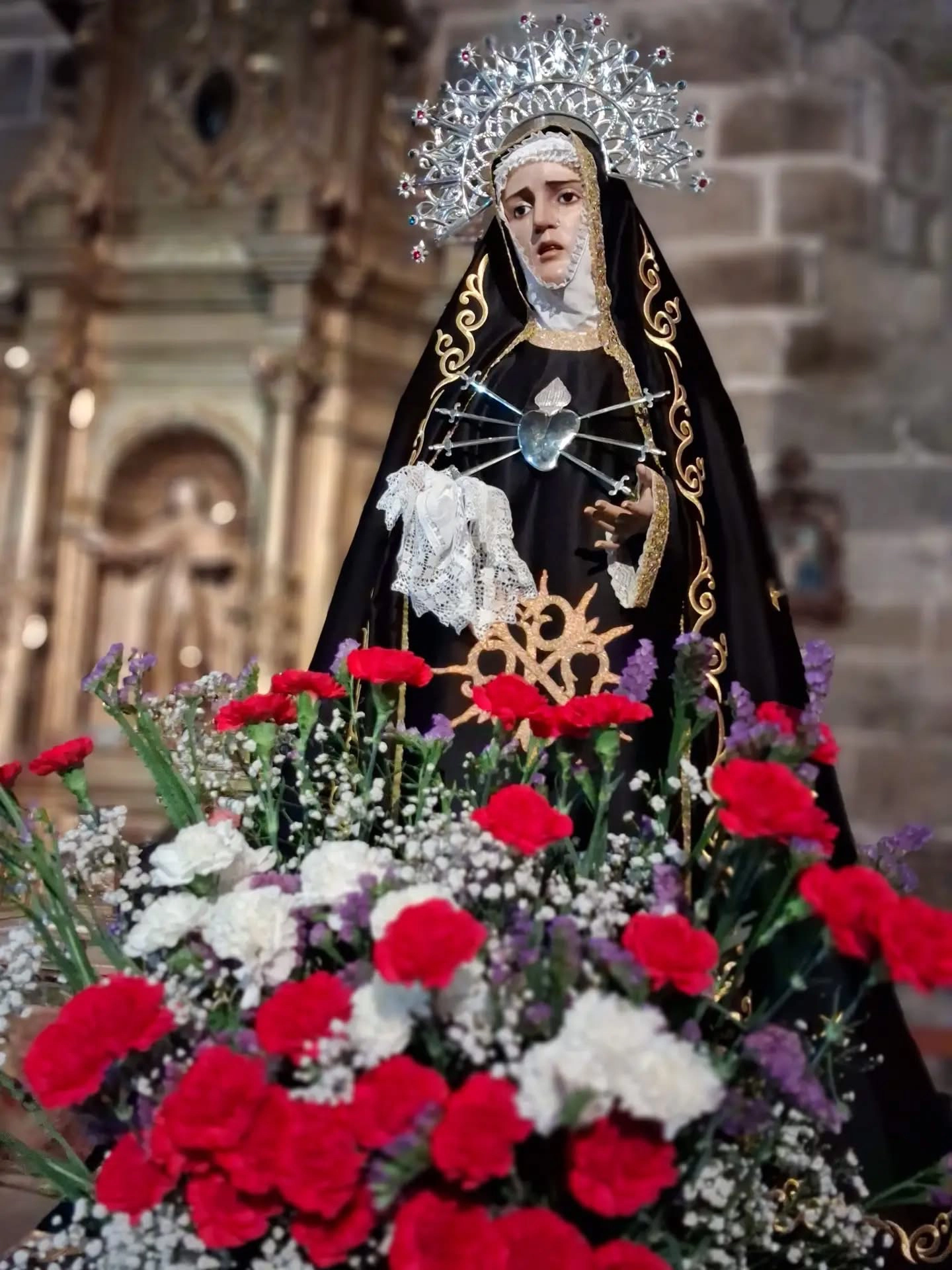Foto 4 - Santiago de la Puebla se sumerge en el silencio del Santo Entierro