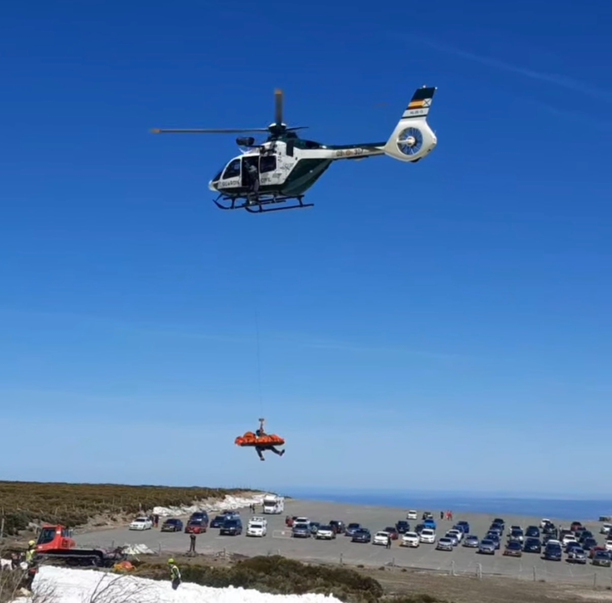 VÍDEO | La Covatilla despide la temporada con un simulacro de rescate en aludes del GREIM