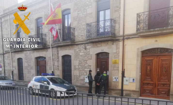 Detenidos dos hombres que fueron pillados intentando robar en Fuentes de Oñoro