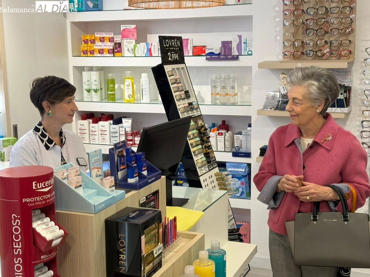 La subdelegada del Gobierno, Rosa López; el secretario provincial de MUFACE, Jesús Santiago Recio; y la presidenta del Colegio de Farmacéuticos, Mª Engracia Pérez Palomero, presentan esta receta electrónica